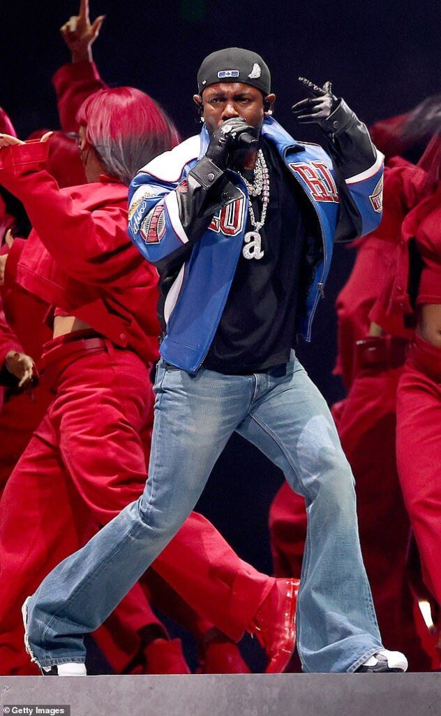 kendrick 3 Kendrick Lamar pendant sa performance au Super Bowl en février 2025
