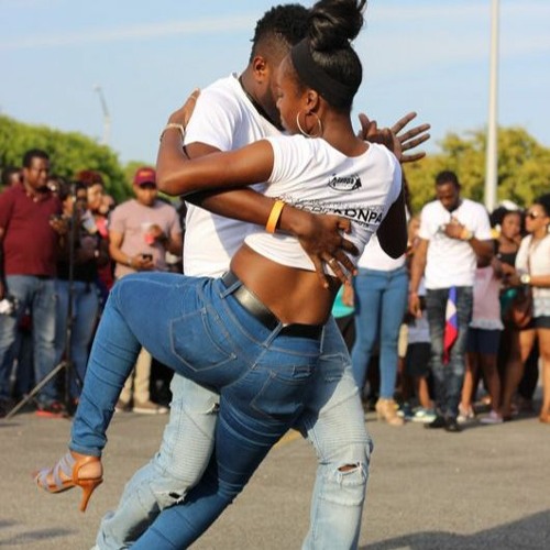 image de danse collé serré