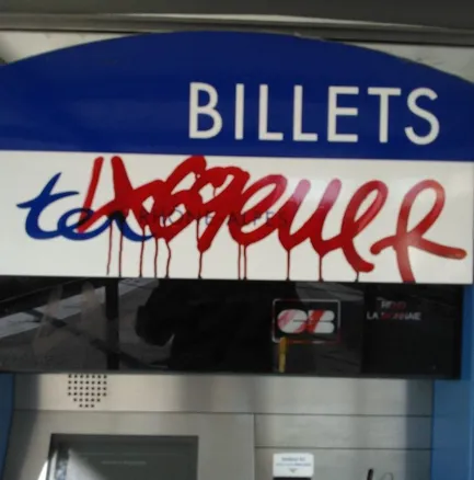 Tag sur un comptoir de la SNCF