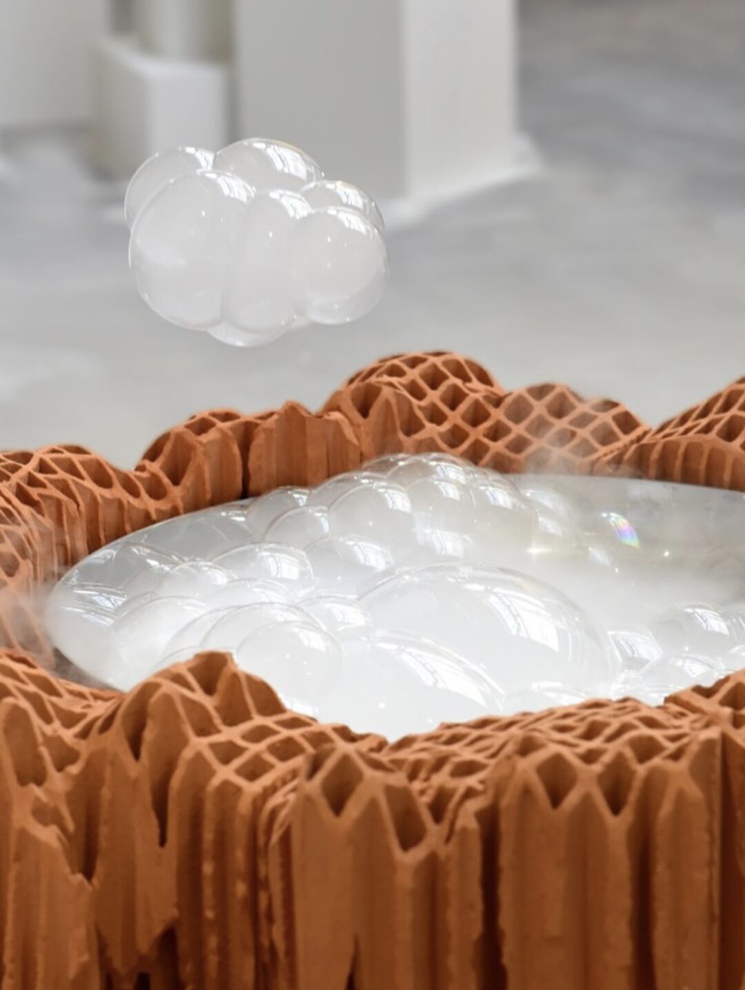 Piscine à bulle, oeuvre immersive.